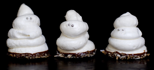 spookymeringues
